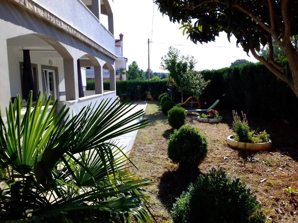 Gasthof Apartments&Zimmer Jasmine Funtana